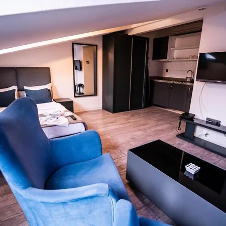 Remall Suites Отель *